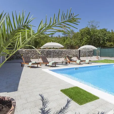 Peaceful With Swimming Pool In Labin