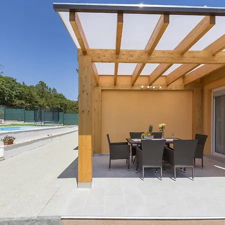 Peaceful With Swimming Pool In Labin Vila