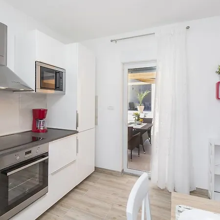 Vila Peaceful With Swimming Pool In Labin *