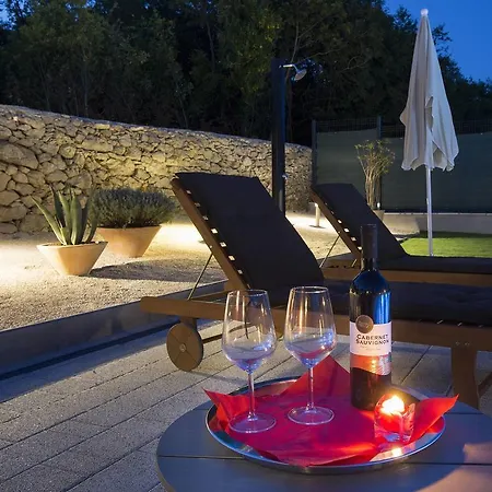 Peaceful With Swimming Pool In Labin Vila